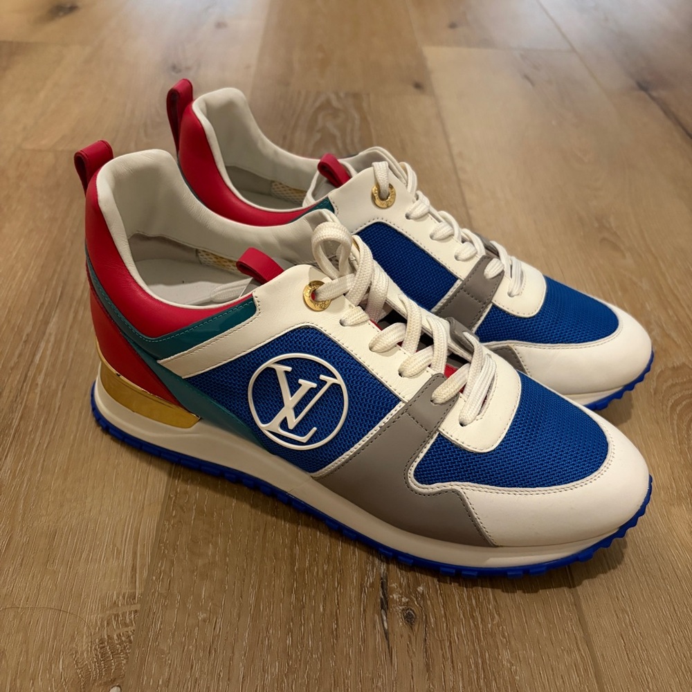 NWOT Louis Vuitton Run Away Sneakers Sz 38